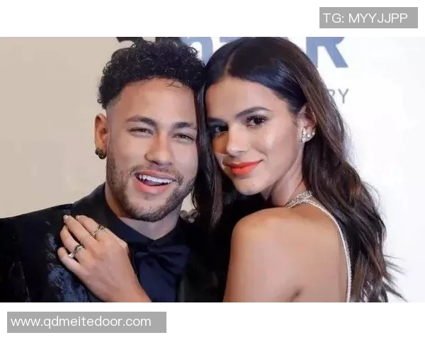 哪个球星与足球明星女友的浪漫故事引发热议