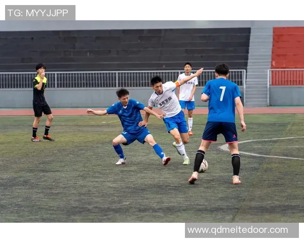 足球明星的魅力生活瞬间展现帅气风采与精彩瞬间